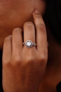 Raiyna Diamond Halo ring - R038