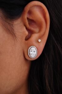 Oval Brillant Halo studs - E048